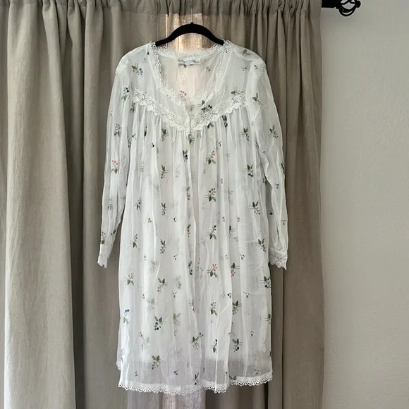Queen Anne’s Lace by Eileen West Floral Embroidered Whimsical Garden Night Dress Pajamas